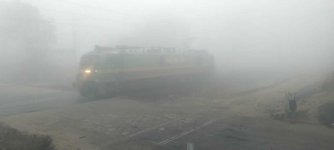 मैक्लुस्कीगंज में विजिबिलिटी करीब पांच मीटर, 11 बजे खिली धूप