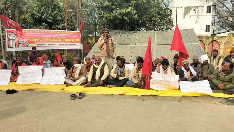 भोरे में बुलडोजर अभियान और मनरेगा में कटौती के खिलाफ माले ने किया प्रदर्शन