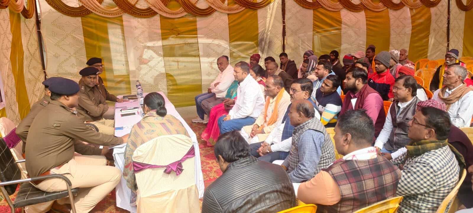 जनता दरबार सह भ्रमण कार्यक्रम में एसपी ने लोगों की सुनी शिकायत