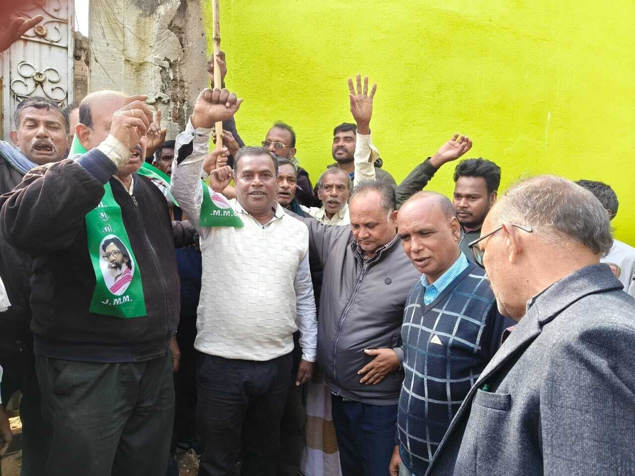 जयंत सिंह ने अपने समर्थकों के साथ ली झामुमो की सदस्यता