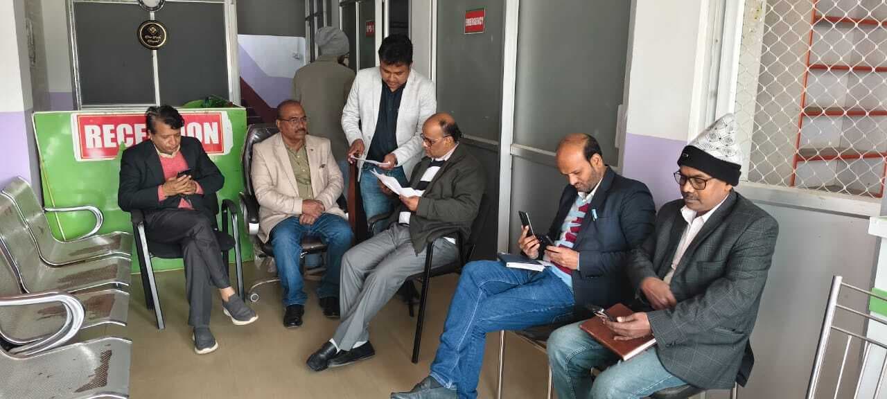 ऑपरेशन के दौरान पेट में रुई का बण्डल छोड़ दिये जाने के मामले की जांच के लिए पहुंची तीन सदस्यीय  टीम