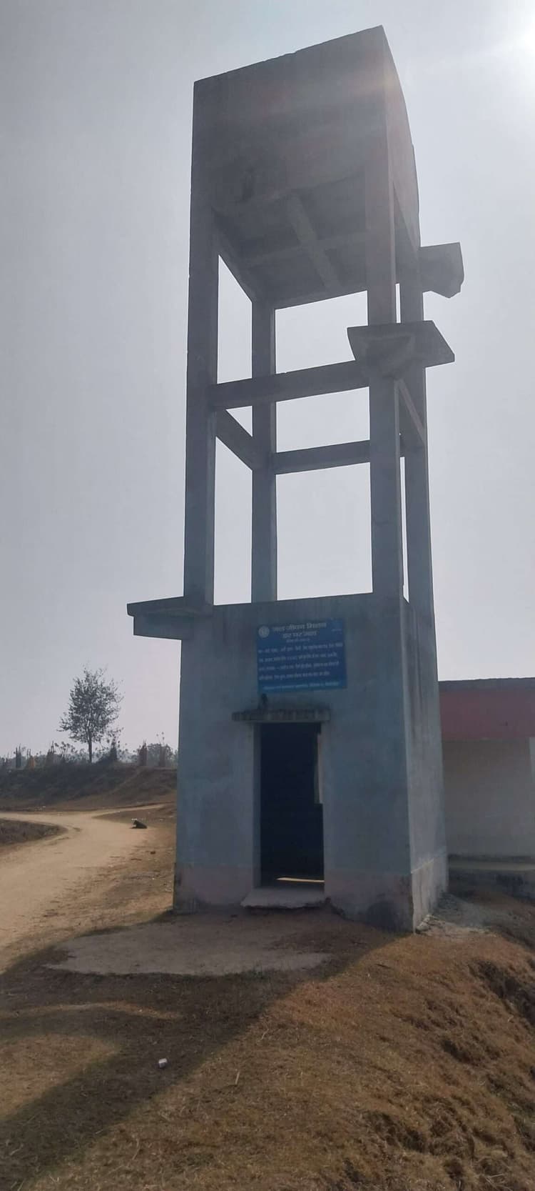 Giridih News : अरारी पंचायत में 34 जलमीनारों में 29 पड़े हैं आधे-अधूरे