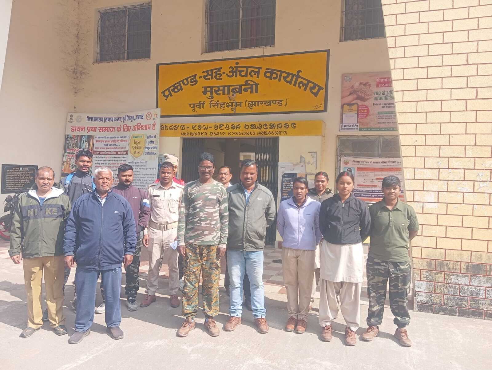 East Singhbhum News : मकर से पहले वेतन भुगतान की मांग पर अड़े चौकीदार