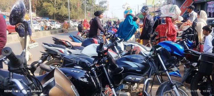 Giridih News : व्यवस्थित तरीके से बाइक रखने के लिए किया जागरूक