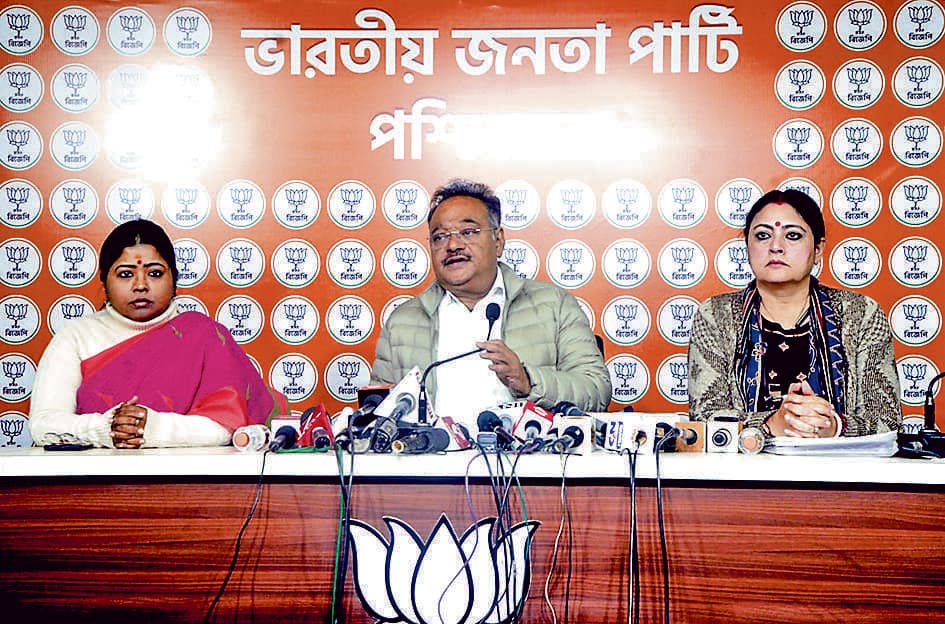 तृणमूल सरकार की विदाई का समय नजदीक आने के कारण हो रहा आपसी विवाद : शमिक भट्टाचार्य