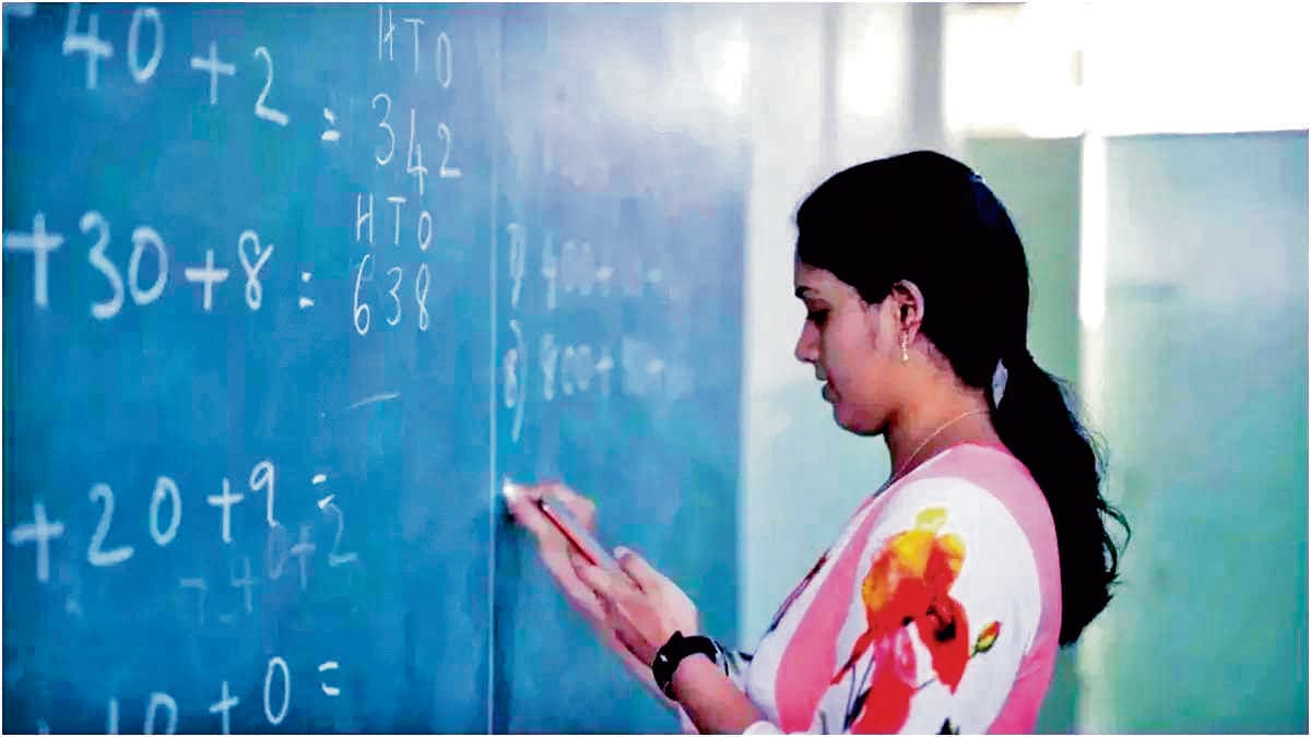 शिक्षक अब कक्षा में मोबाइल नहीं ले जा सकेंगे