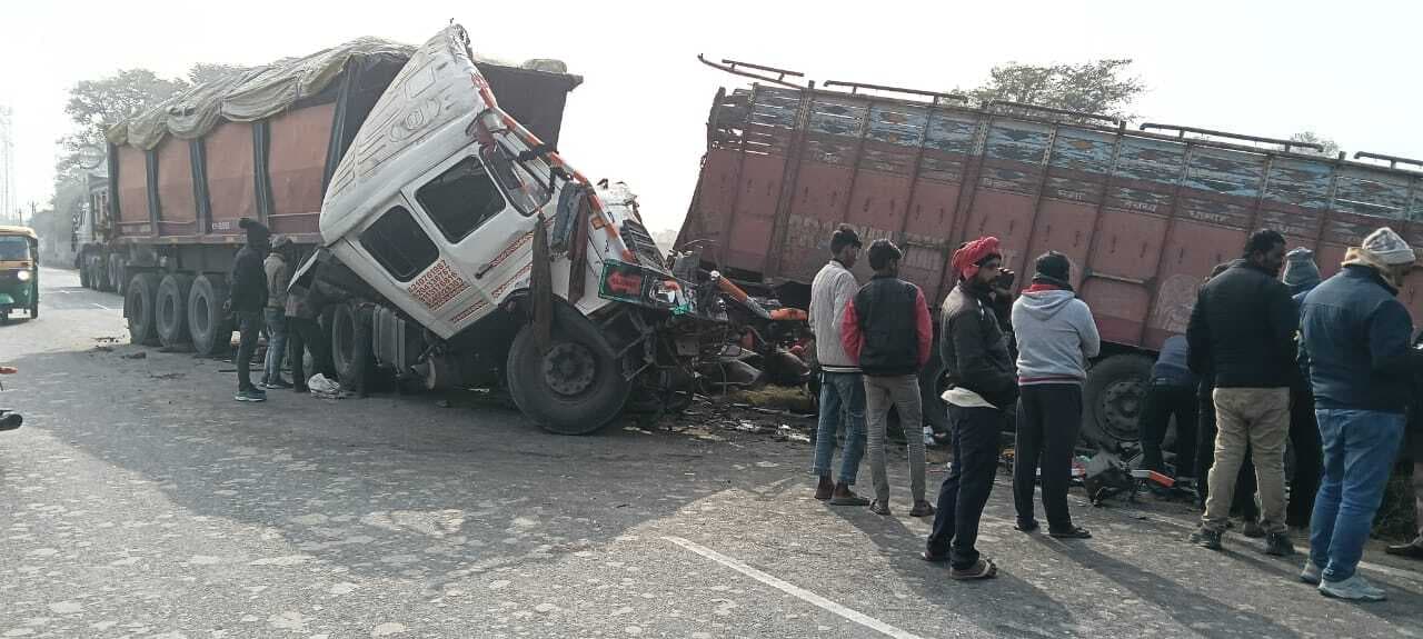 सुढ़नी व बसौरी मोड़ पर ट्रक व ट्रेलर में टक्कर