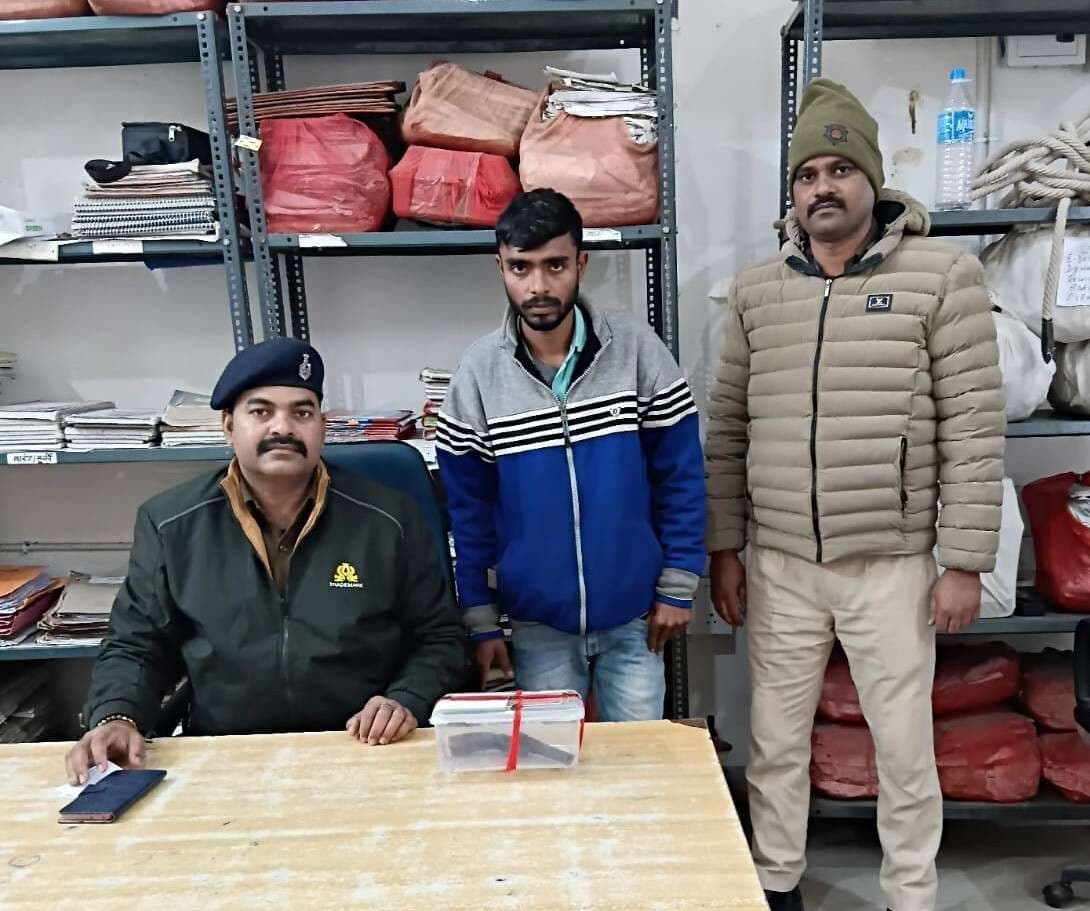 एक कट्टा के साथ युवक गिरफ्तार