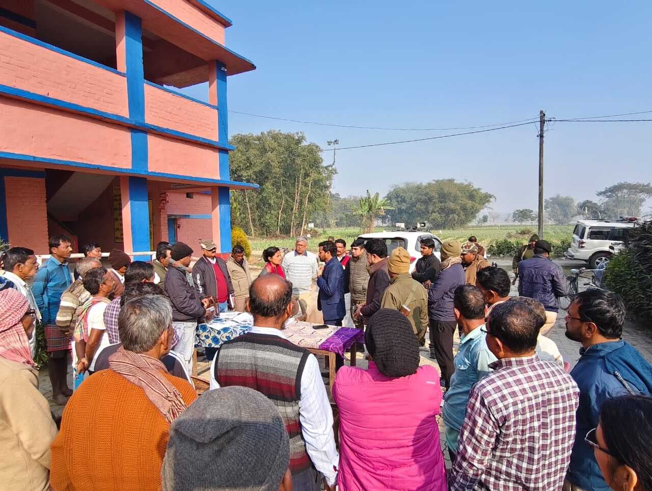 डीएम ने चुरलीगुडी स्कूल में फार्मर रजिस्ट्री कार्यों का लिया जायजा