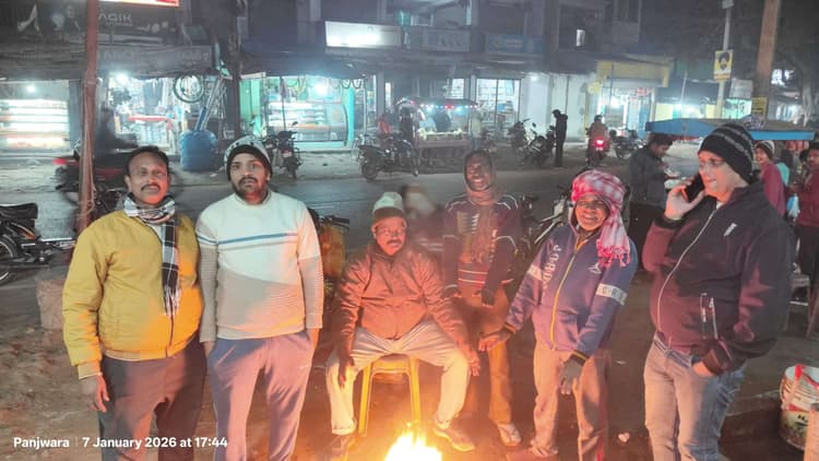 लगातार गिर रहा पारा, लोग ठिठुरने को मजबूर