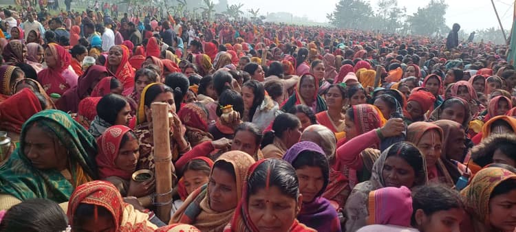Samastipur News:शिव को जलाभिषेक करने को लेकर उमड़ा भक्तों का सैलाब