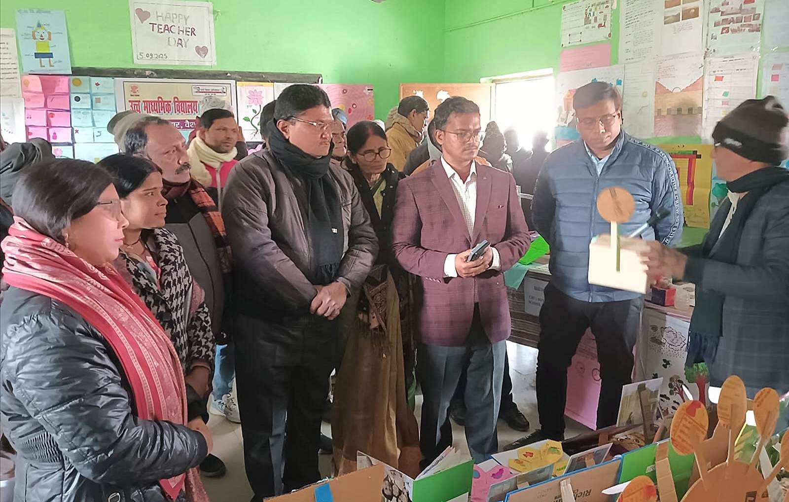 hajipur news. हिंदी में अंजलि व अंग्रेजी में साक्षी के टीएलएम को पहला स्थान