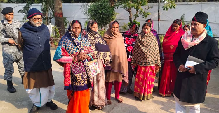 साड़ी पैकिंग का काम दिलाने के नाम पर पोस्ट ऑफिस में खाता खुलवा लाखों रुपये किये गायब