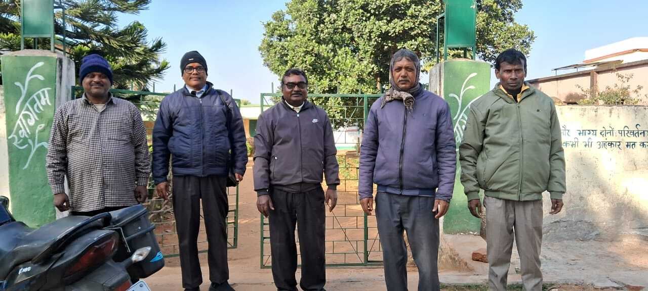 बीइइओ ने उमवि सालूका में पुस्तकालय का लिया जायजा