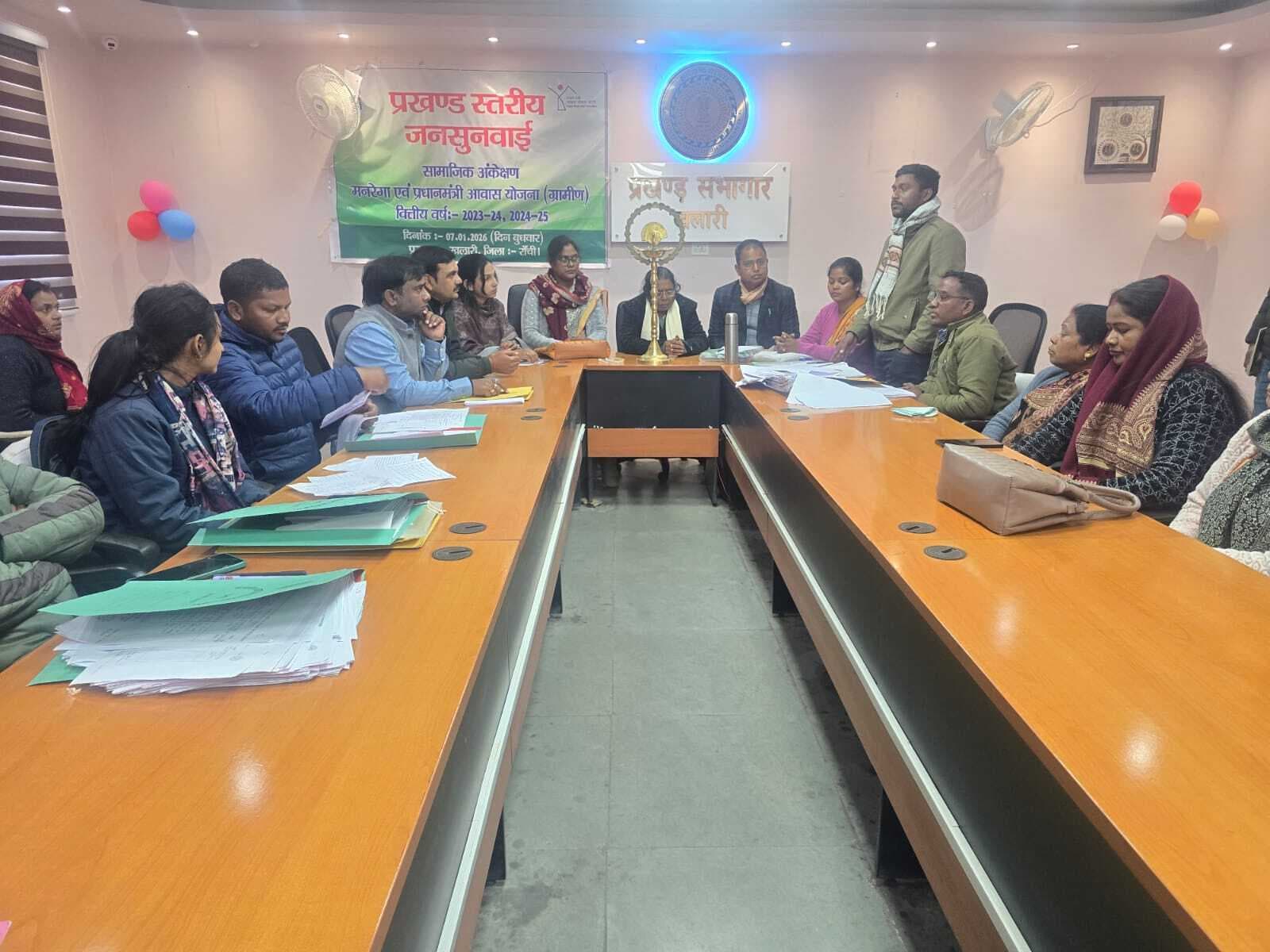 अभिलेख में खामी, सात हजार का सामूहिक जुर्माना लगा