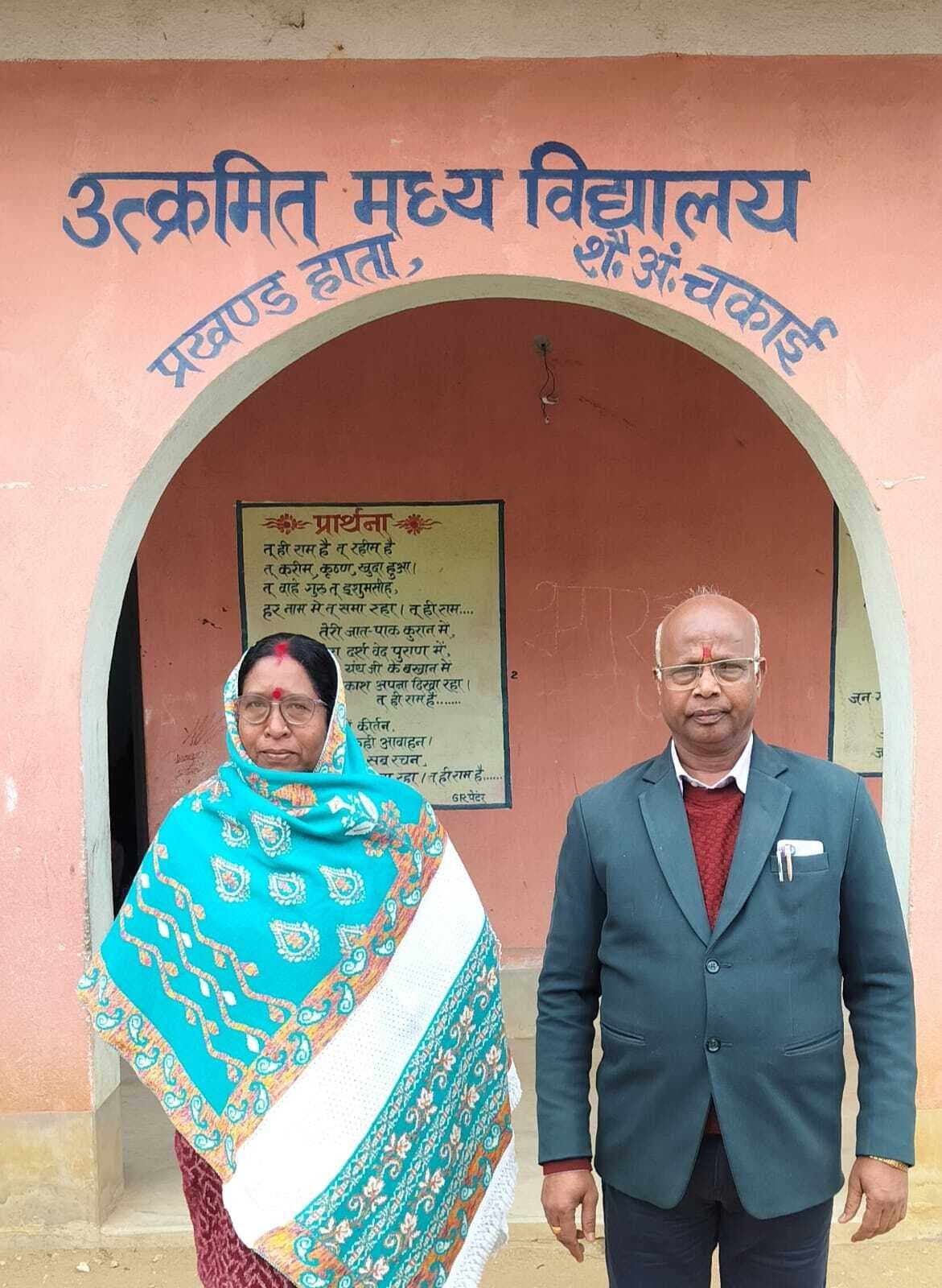 दो वर्षों से कन्या विद्यालय भवनविहीन, गांव की बेटियों का भविष्य संकट में