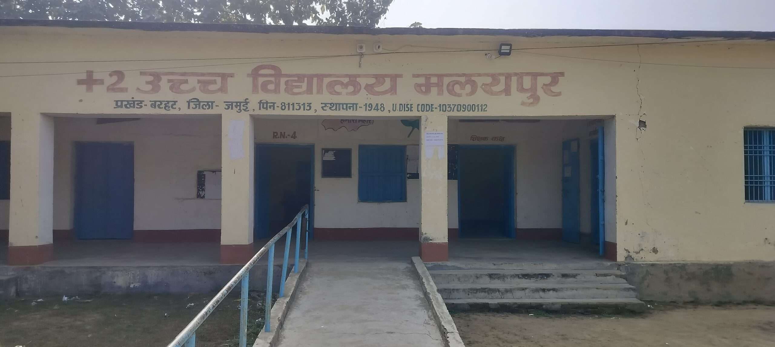 परीक्षा की दहलीज पर इंटर के छात्र, सिलेबस अधूरा