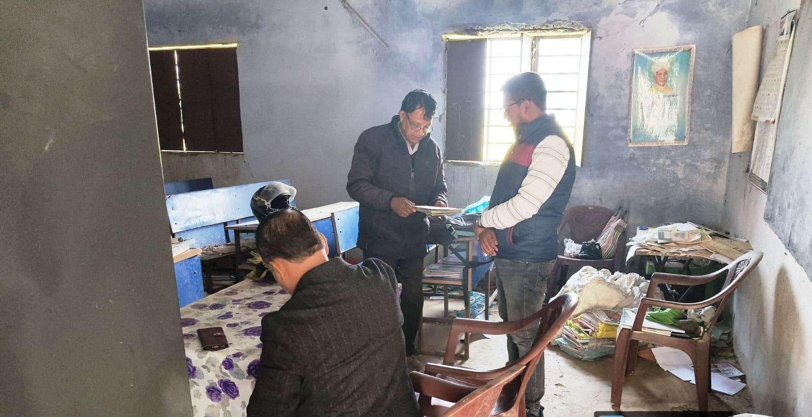 केशचिपड़ी स्कूल के संचालन में गड़बड़ी मिलने पर डीएसइ ने प्रभारी प्रधानाध्यापक से पूछा शो-कॉज