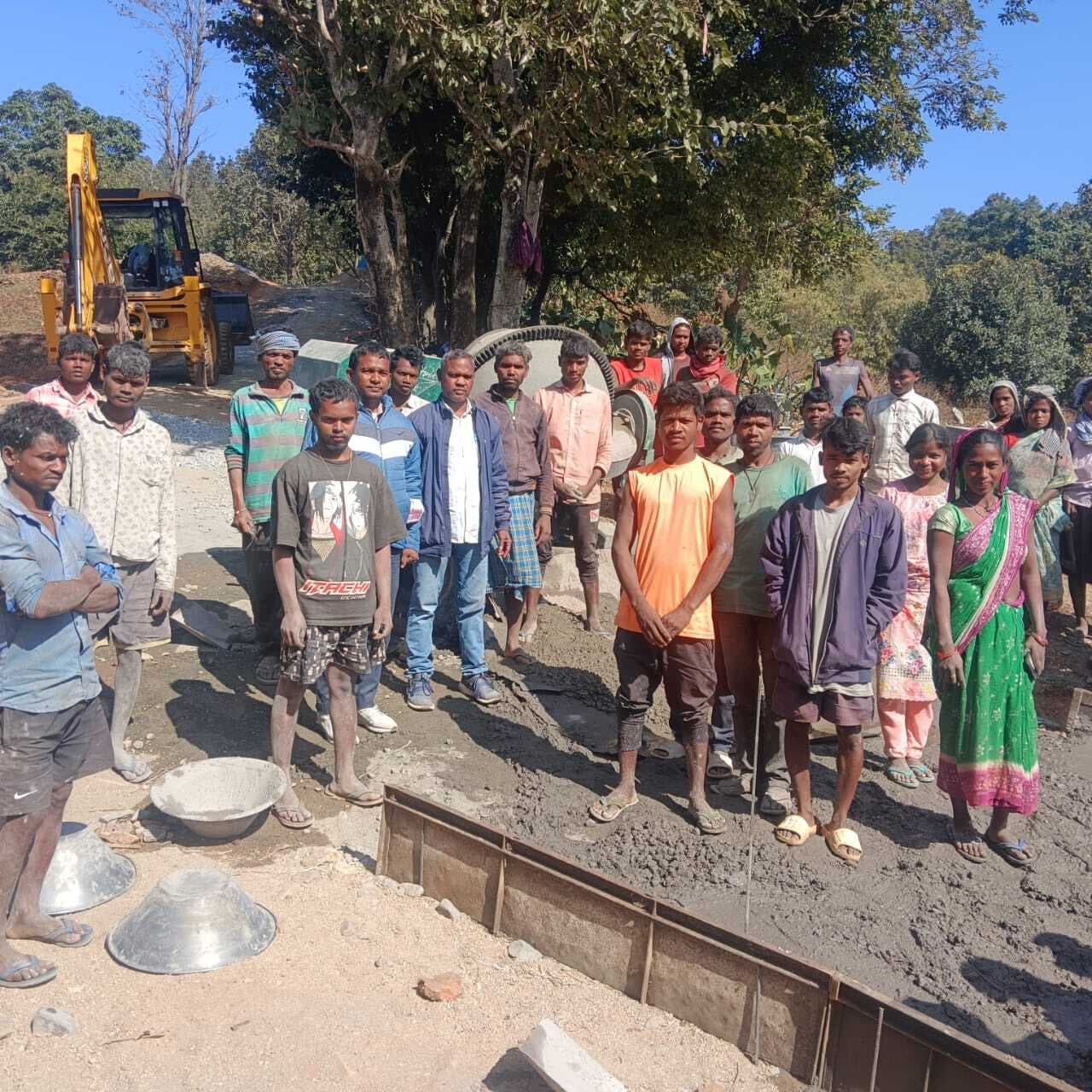 Seraikela Kharsawan News : कुचाई में सड़क निर्माण में अनियमितता, काम रोका