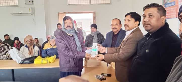 गोड्डा में पीडीएस दुकानदारों को वितरित की गयी 4जी ई-पॉश मशीन