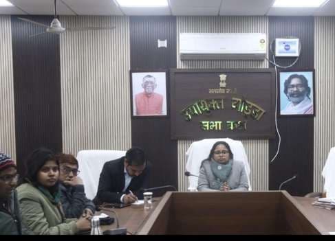 किसानों को परंपरागत फसलों के साथ-साथ वैकल्पिक और नकदी फसलों की ओर करें प्रोत्साहित : डीसी