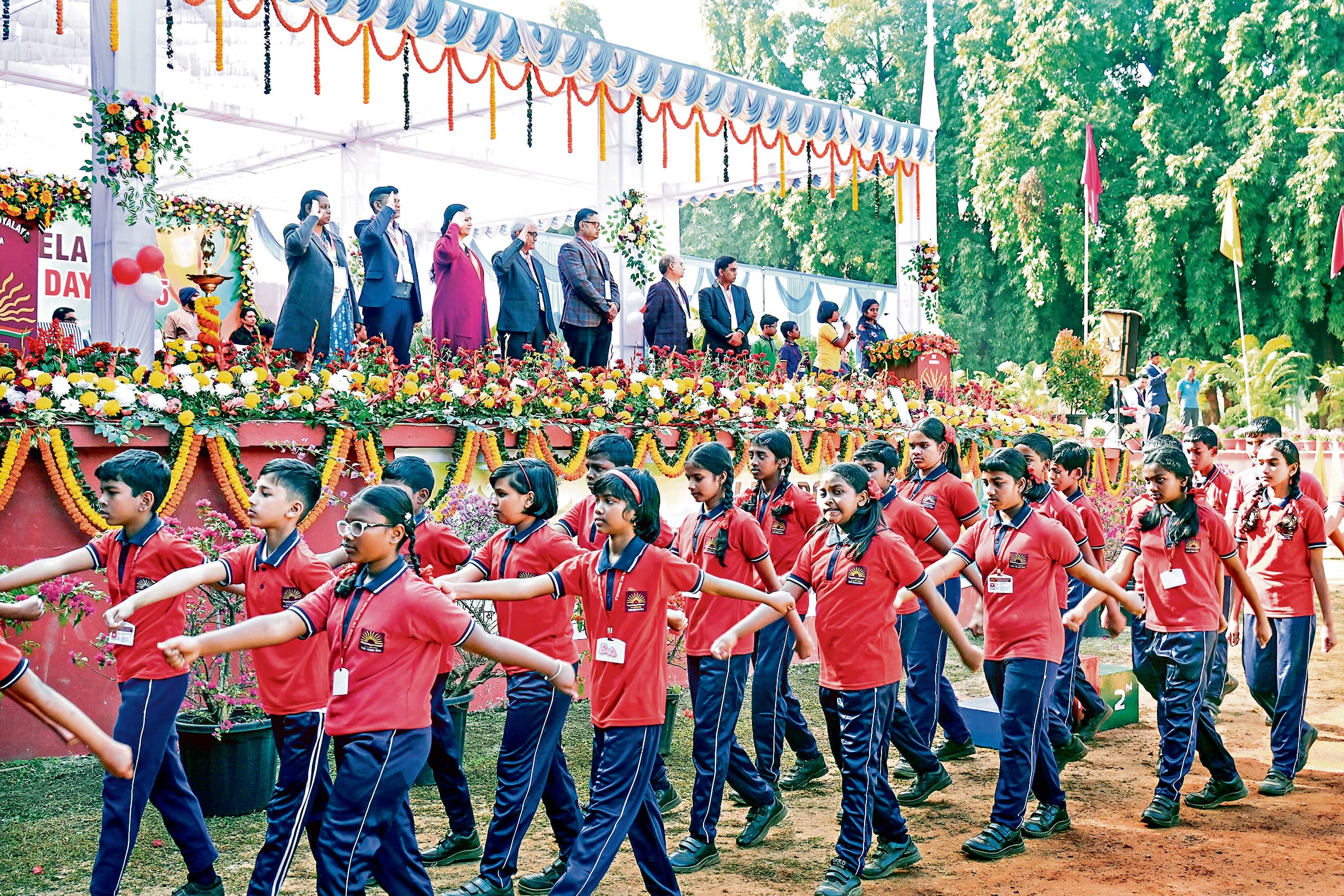 Rourkela News: बैलून बर्स्ट रेस, जूता दौड़, रस्साकशी एवं कबड्डी में केंद्रीय विद्यालय के बच्चों ने दिखाया दम