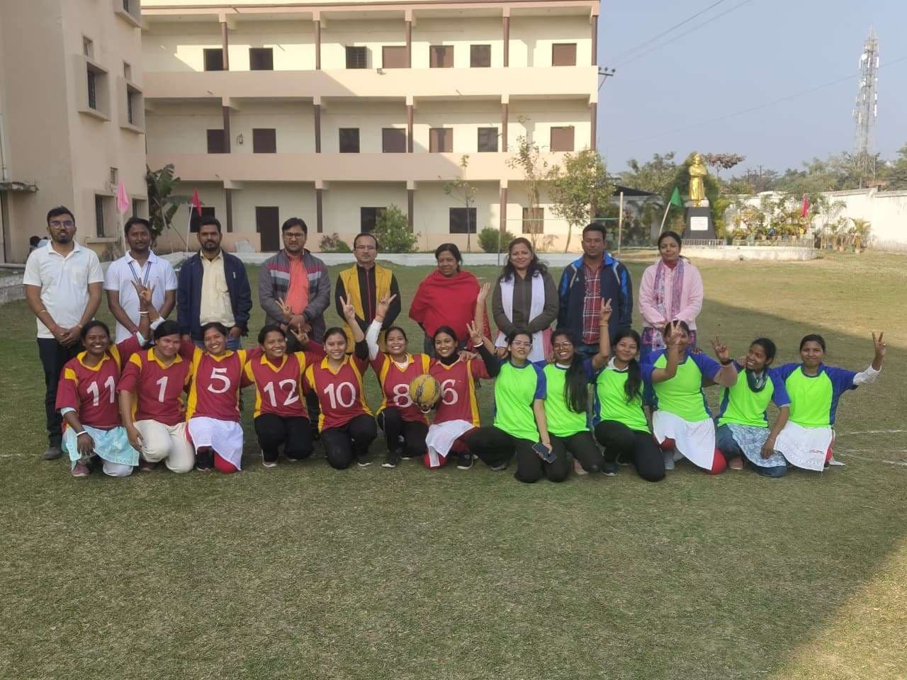 East Singhbhum News : खेल से बढ़ती है टीम भावना व अनुशासन