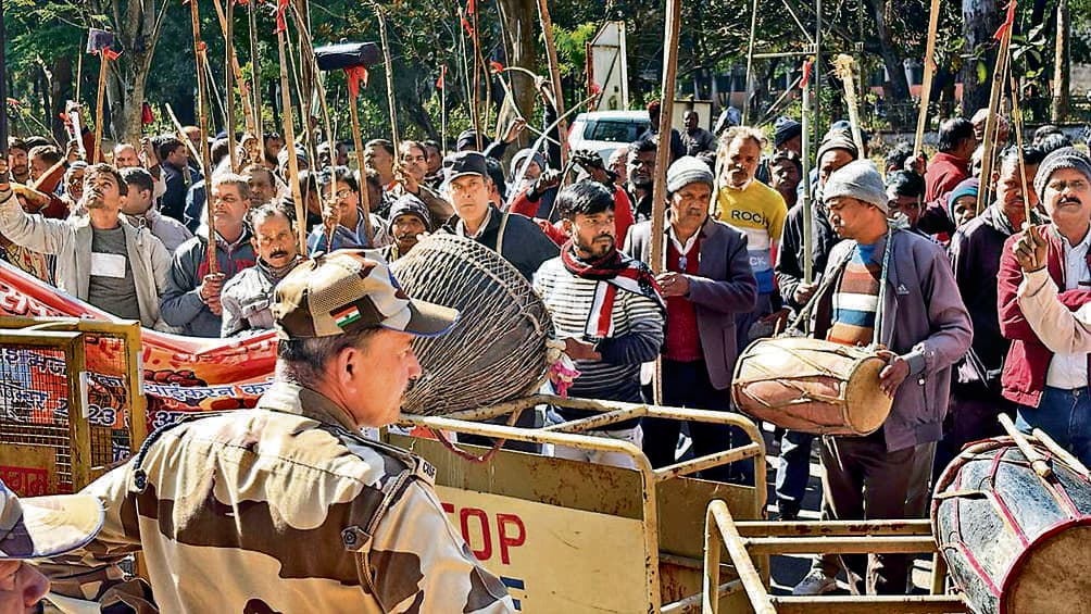 hec news ranchi : आउटसोर्सिंग के विरोध में एचइसी सप्लाई कर्मियों का प्रदर्शन जारी, आज होगी वार्ता