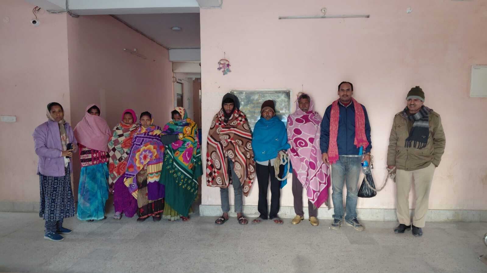 उत्पाद पुलिस की छापेमारी, चार महिलाओं सहित आठ तस्कर धराये