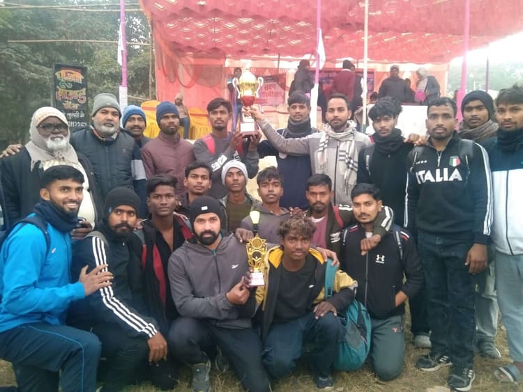 Samastipur News:फुटबॉल टूर्नामेंट पर स्पोर्ट क्लब दलसिंहसराय ने जमाया कब्जा