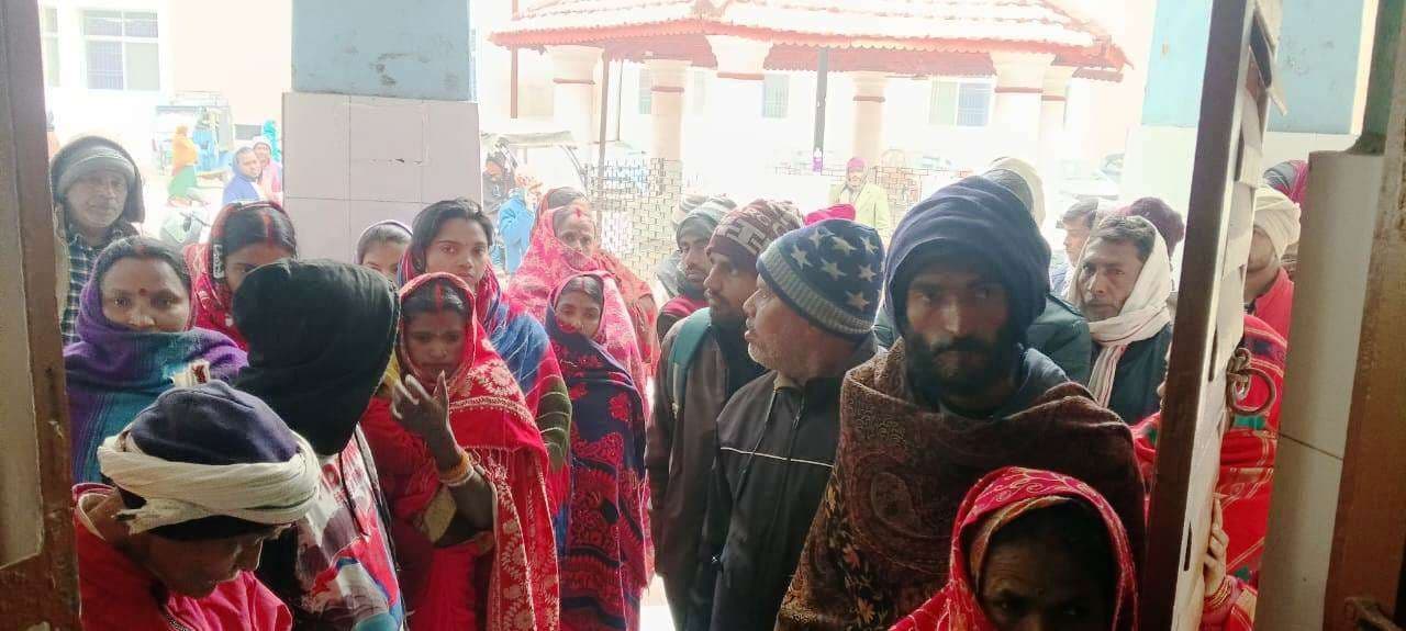 बदहाली : दिव्यांग बोर्ड में आने वाले दिव्यांगों को बैठने तक की व्यवस्था नहीं