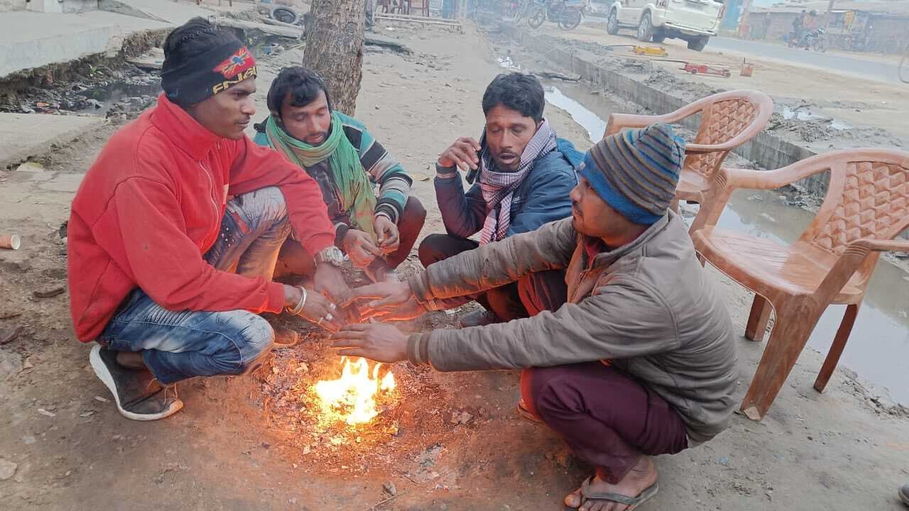 बर्फीली हवाओं का कहर, अलाव-रजाई में सिमटी जिंदगी, नौ जनवरी तक ठंड से राहत के आसार नहीं