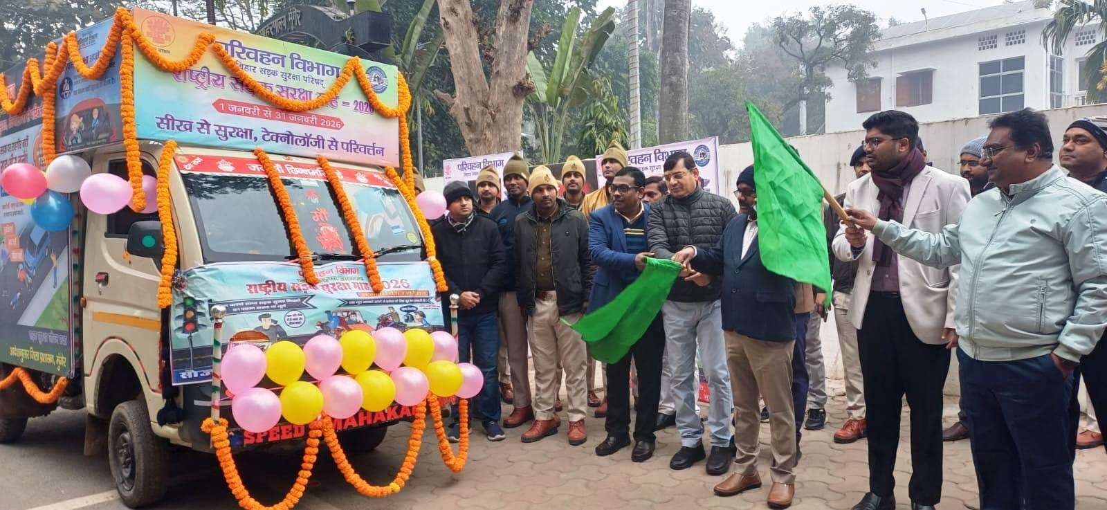 यातायात नियमों के प्रति जागरूकता ही सड़क दुर्घटना में लायेगी कमी : डीएम