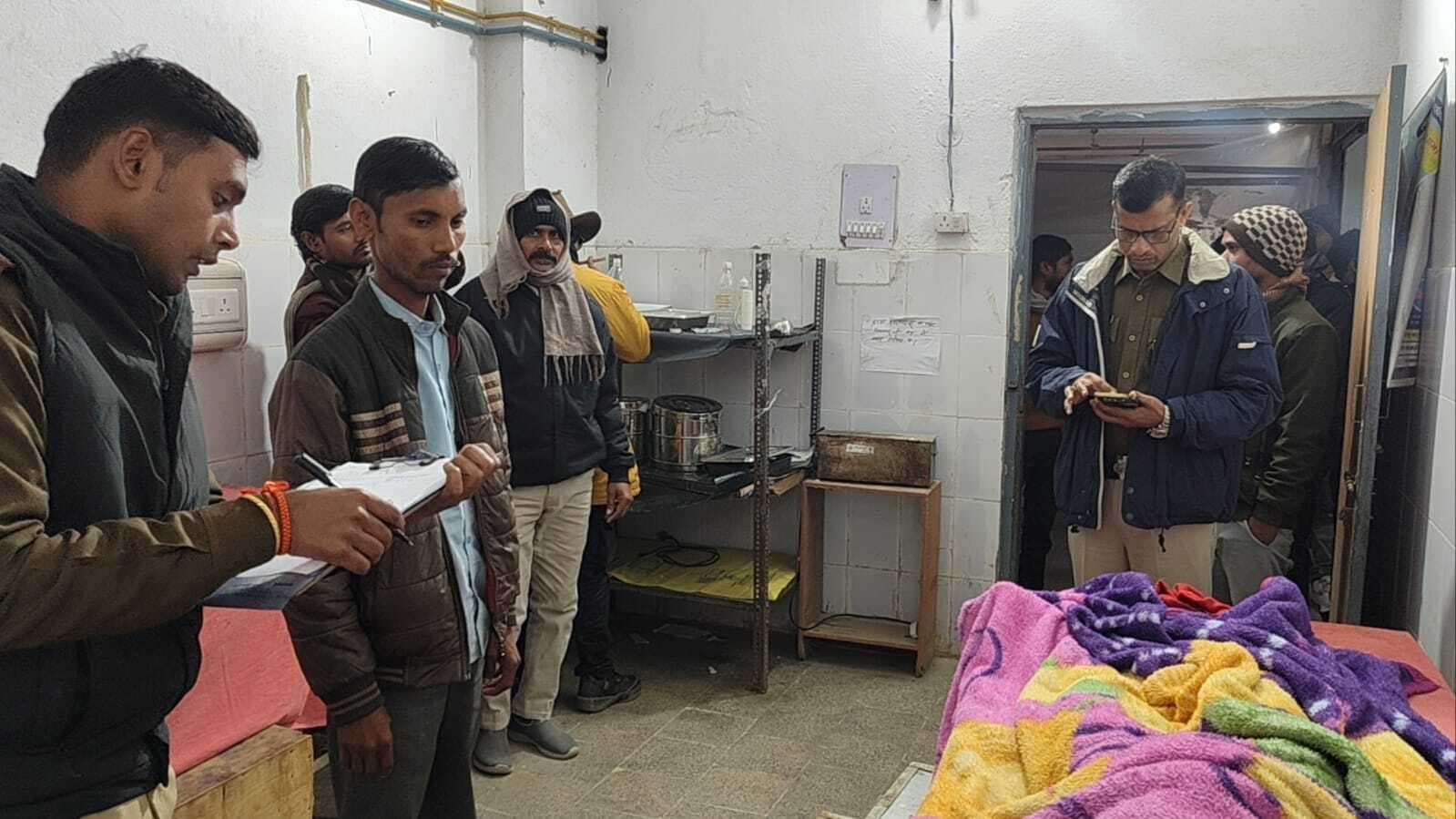 जादू-टोने का आरोप लगाकर मारपीट, महिला की मौत, चार घायल, तीन हिरासत में