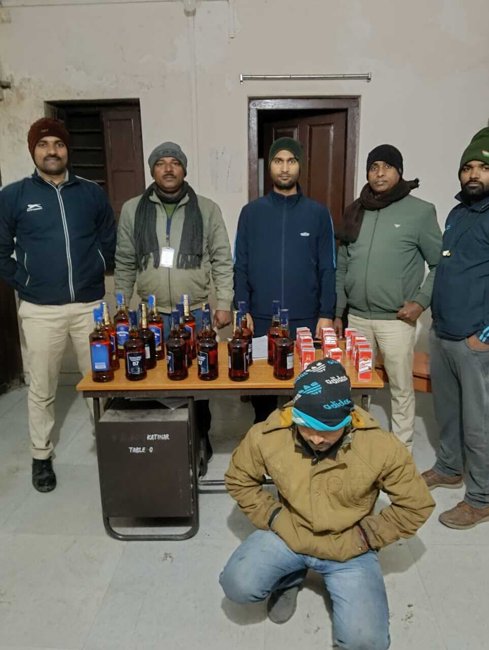 भारी मात्रा में विदेशी शराब जब्त, दो तस्कर गिरफ्तार