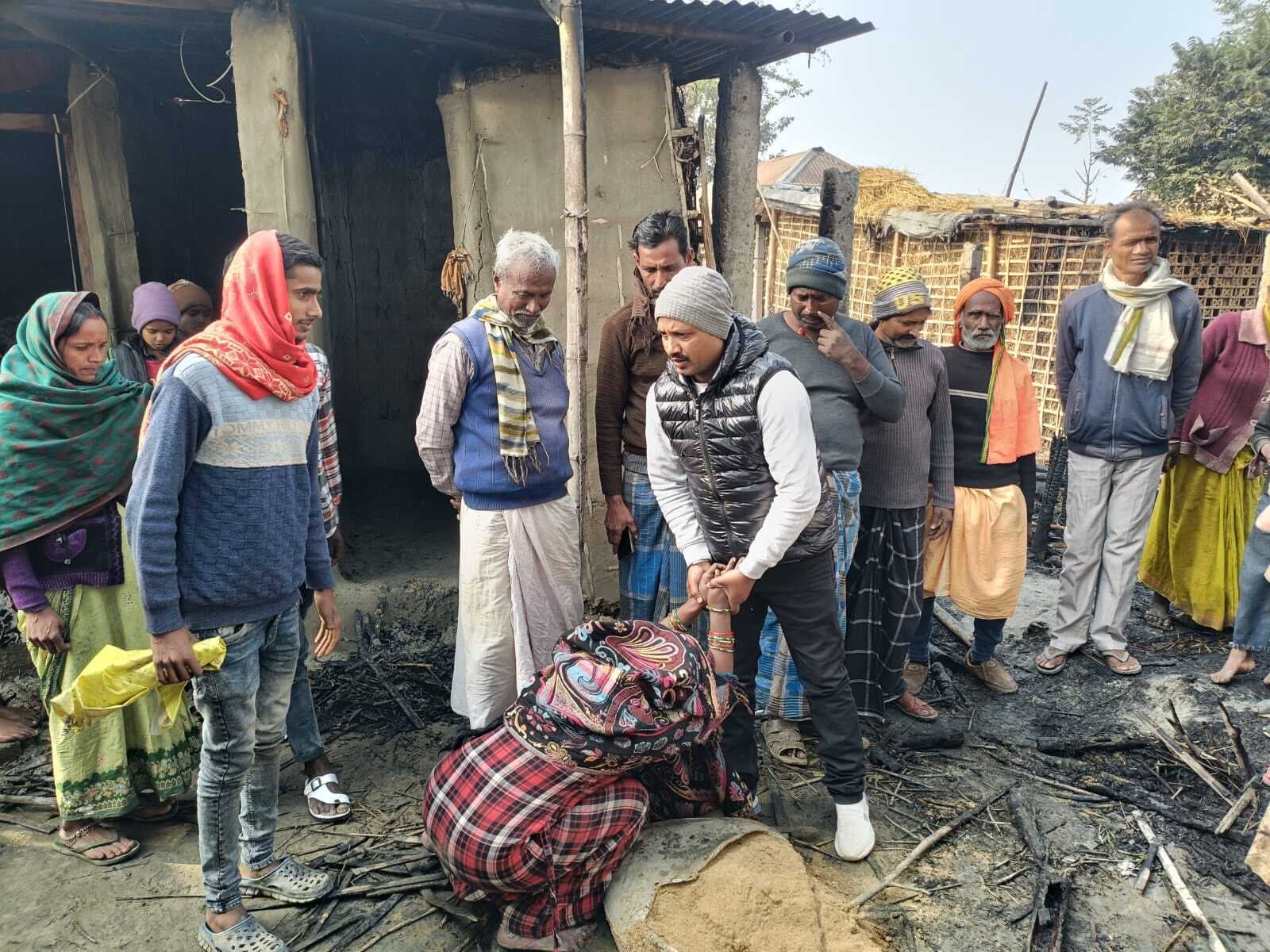 शाॅर्ट सर्किट से लगी आग में तीन घर जले, लाखों की क्षति