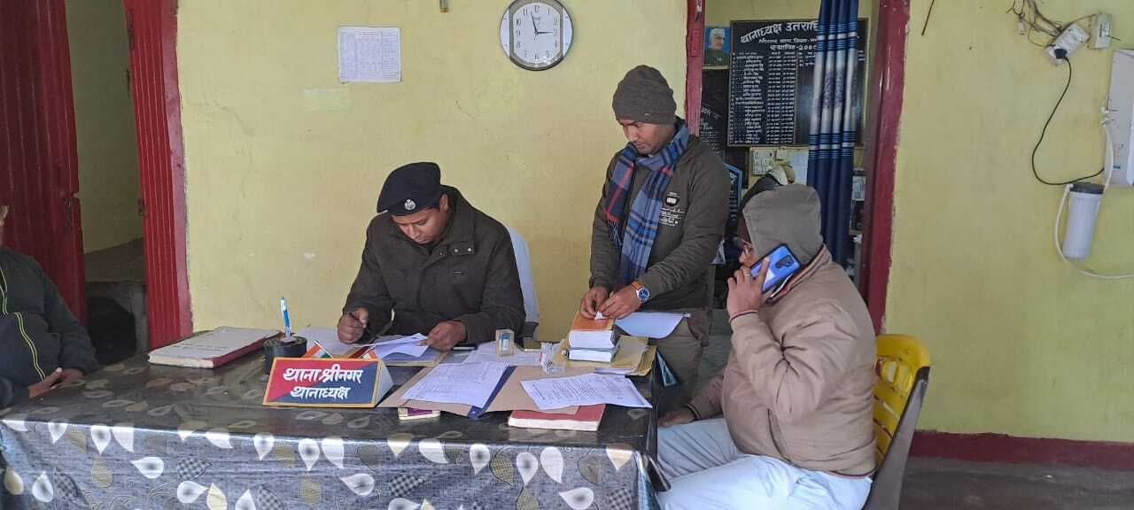 पुलिस उपाधीक्षक ने श्रीनगर थाने का किया निरीक्षण