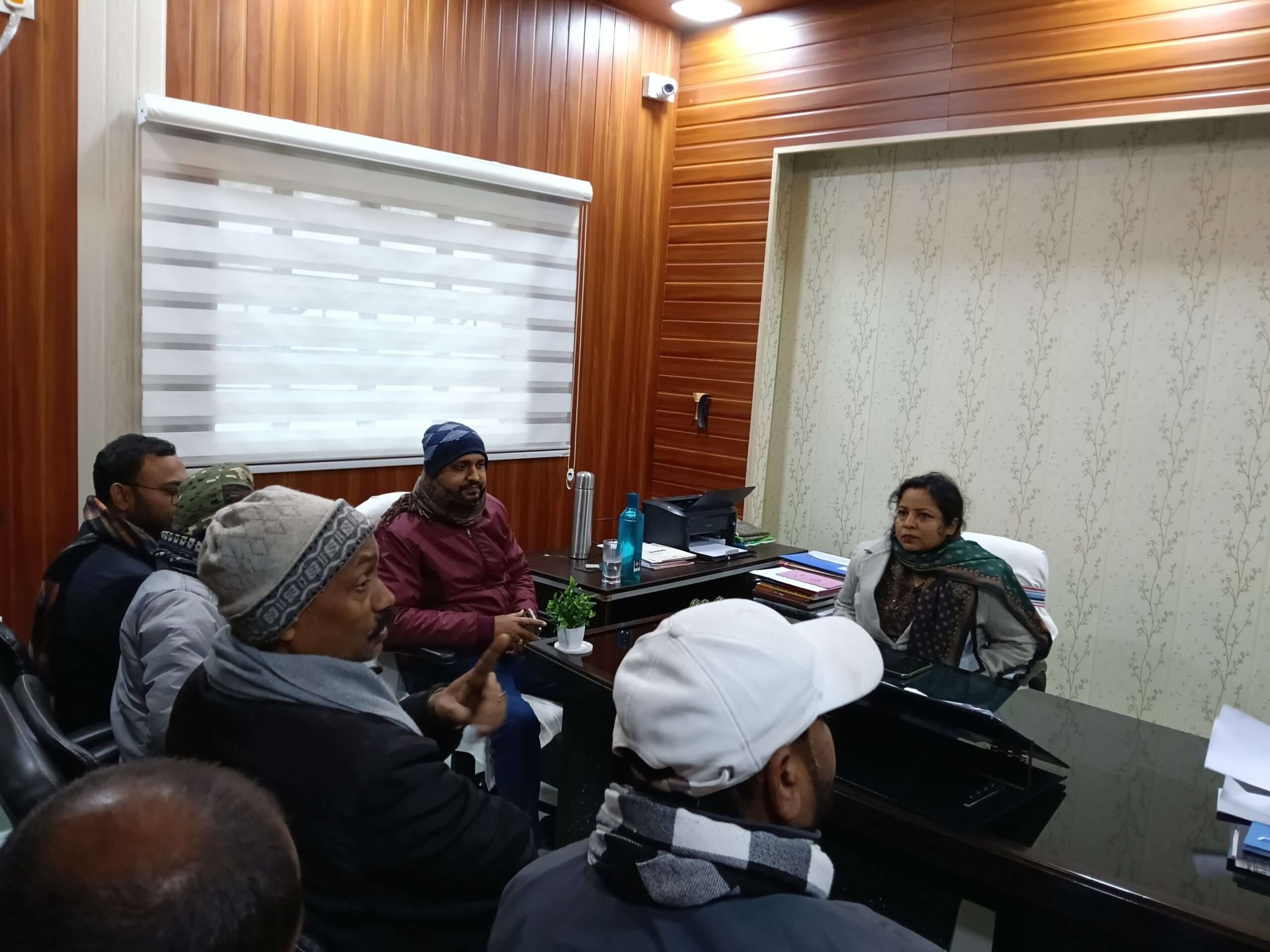 बलरामपुर प्रखंड का विधायक ने किया निरीक्षण, कार्यालयों में लटका था ताला