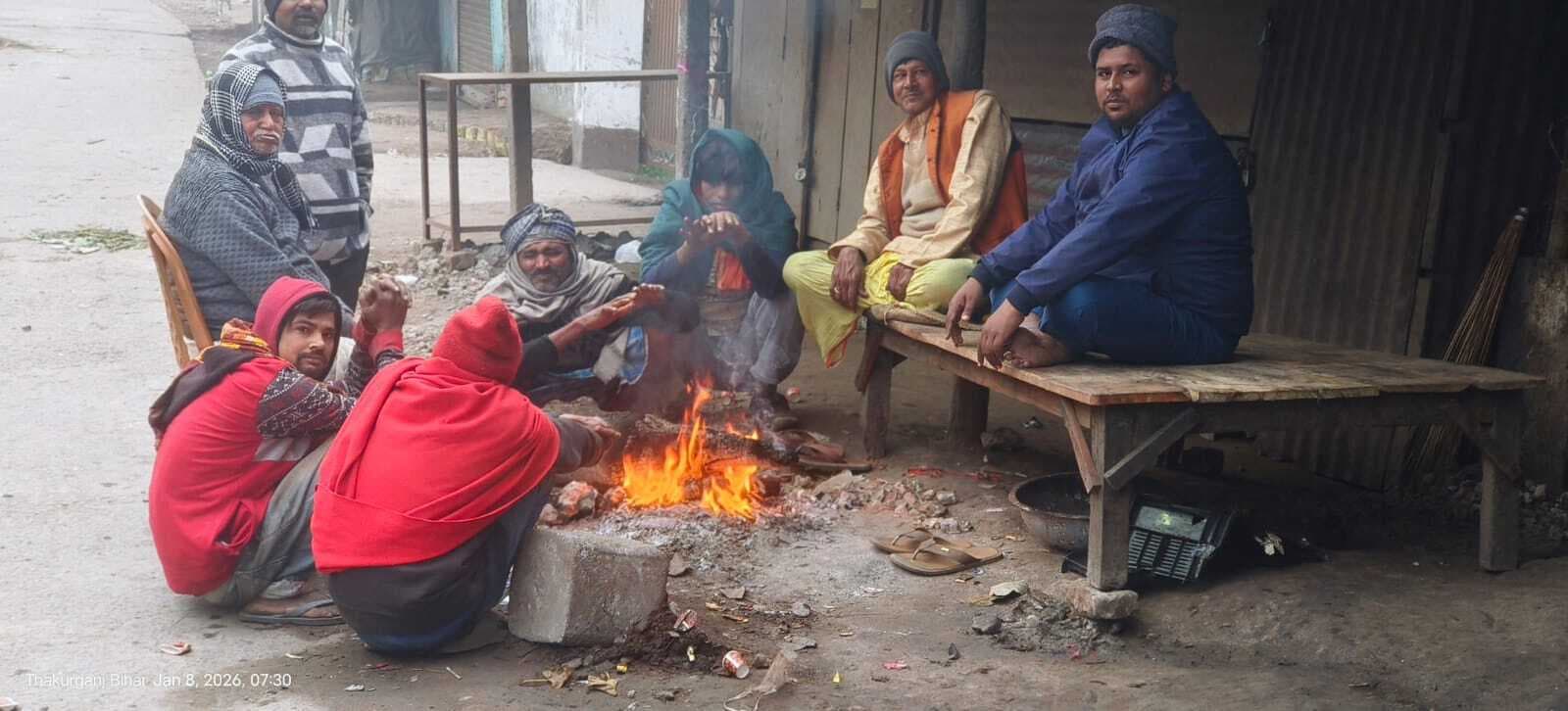 शीतलहर का प्रकोप जारी, अलाव बना सहारा