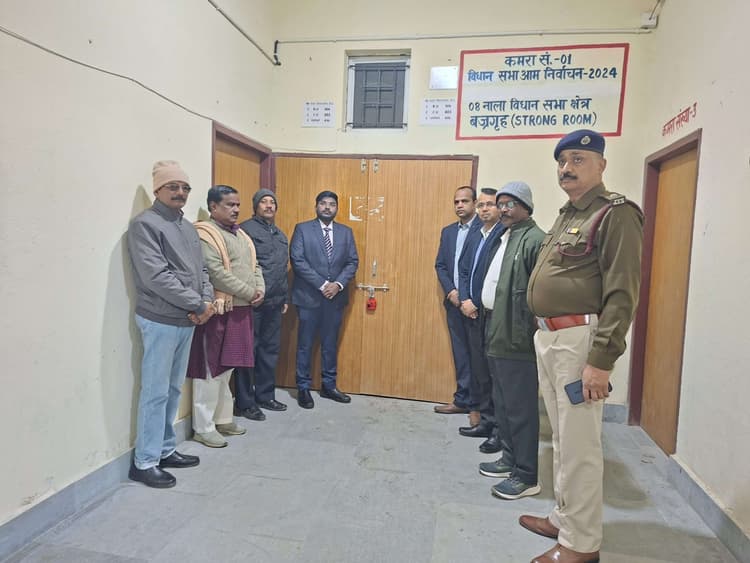 डीसी ने इवीएम वीवीपैट वेयर हाउस का किया निरीक्षण