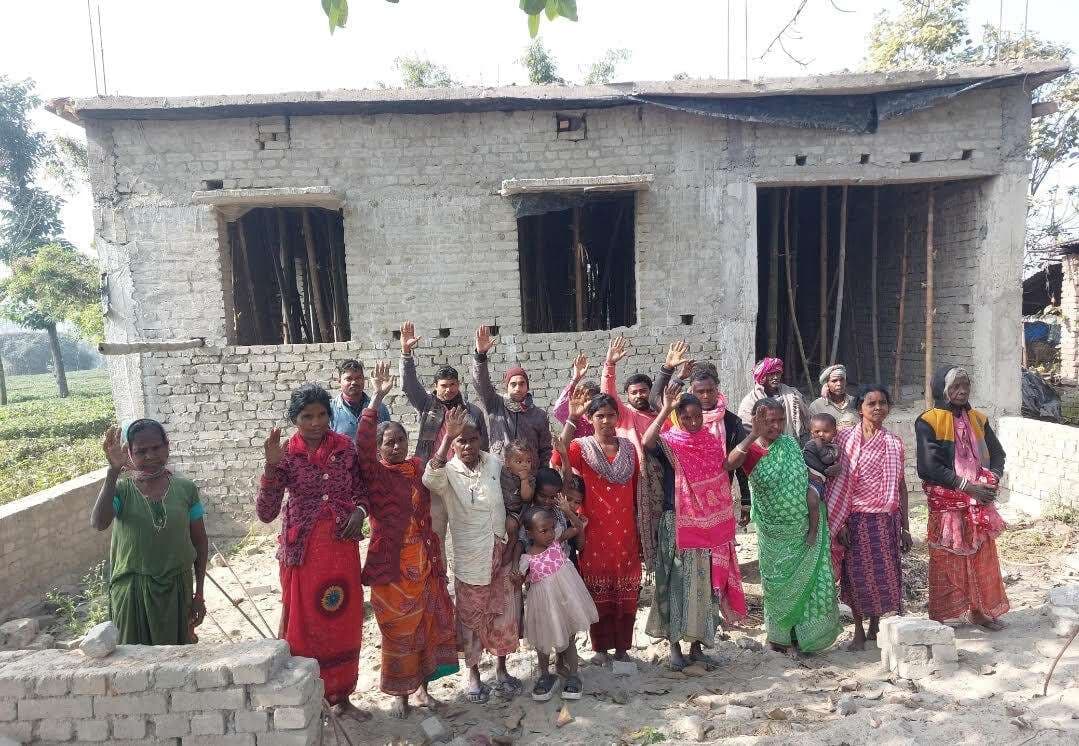 आगंनबाड़ी भवन के निर्माण में अनियमितता का आरोप, ग्रामीणों में आक्रोश