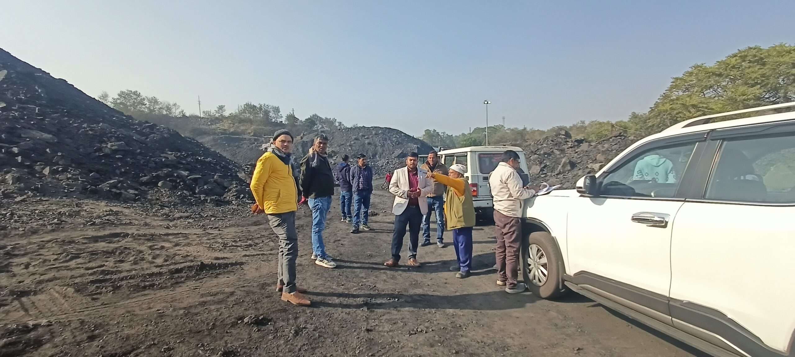 Deoghar news : खनन विभाग के अधिकारियों ने राजस्व नहीं मिलने का मसला उठाया, कोलियरी प्रबंधन ने कमियां गिनायीं