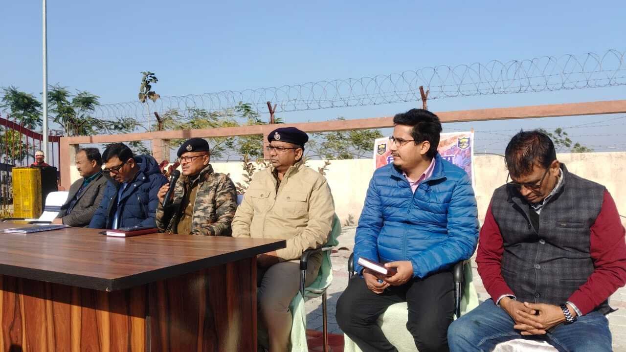 जनता के बीच बैठकर समस्याओं का समाधान करेगा प्रशासन - डीएम