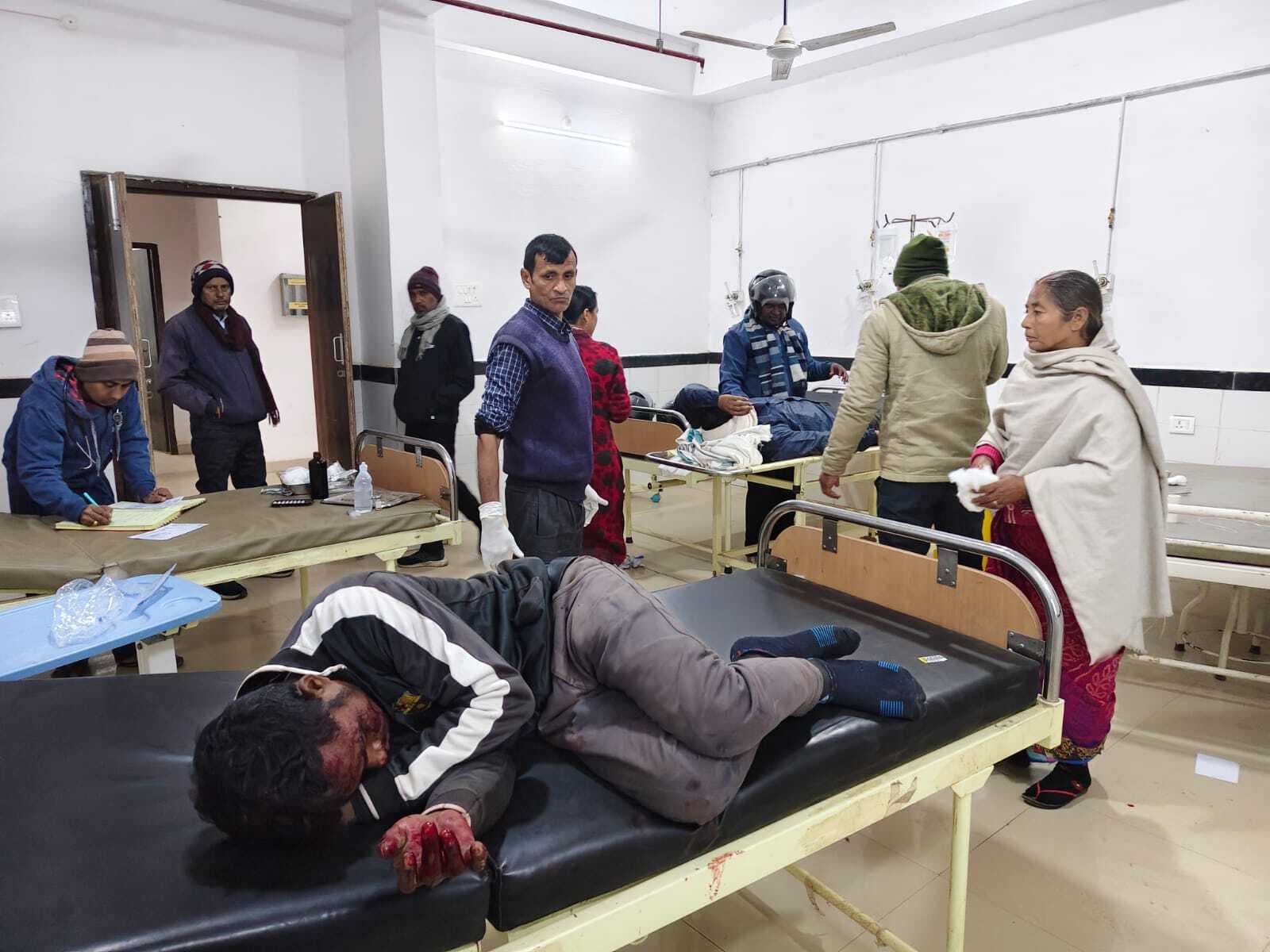 दो बाइकों की टक्कर में शिक्षक समेत दो घायल