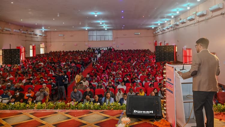 Deoghar News : बाल विवाह रोकने के लिए समाज को सामूहिक रूप से आगे आना होगा: डीसी