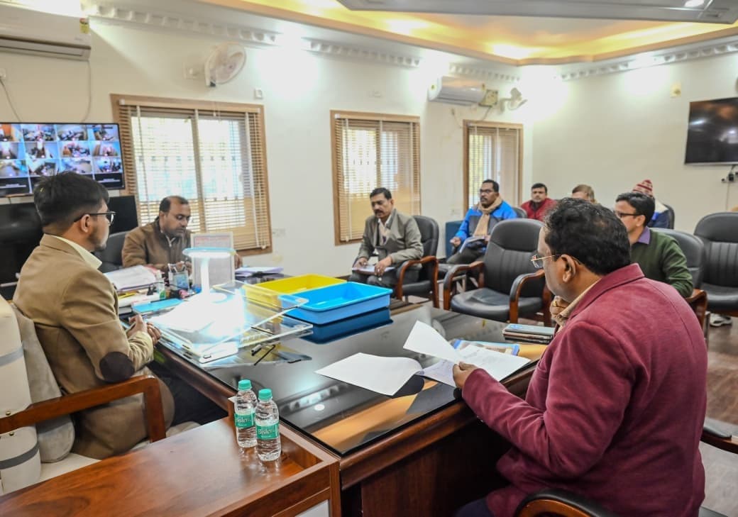 Deoghar News : भू-अर्जन, भू-हस्तांतरण व मुआवजा भुगतान के लंबित मामलों का शीघ्र निष्पादन करें : डीसी