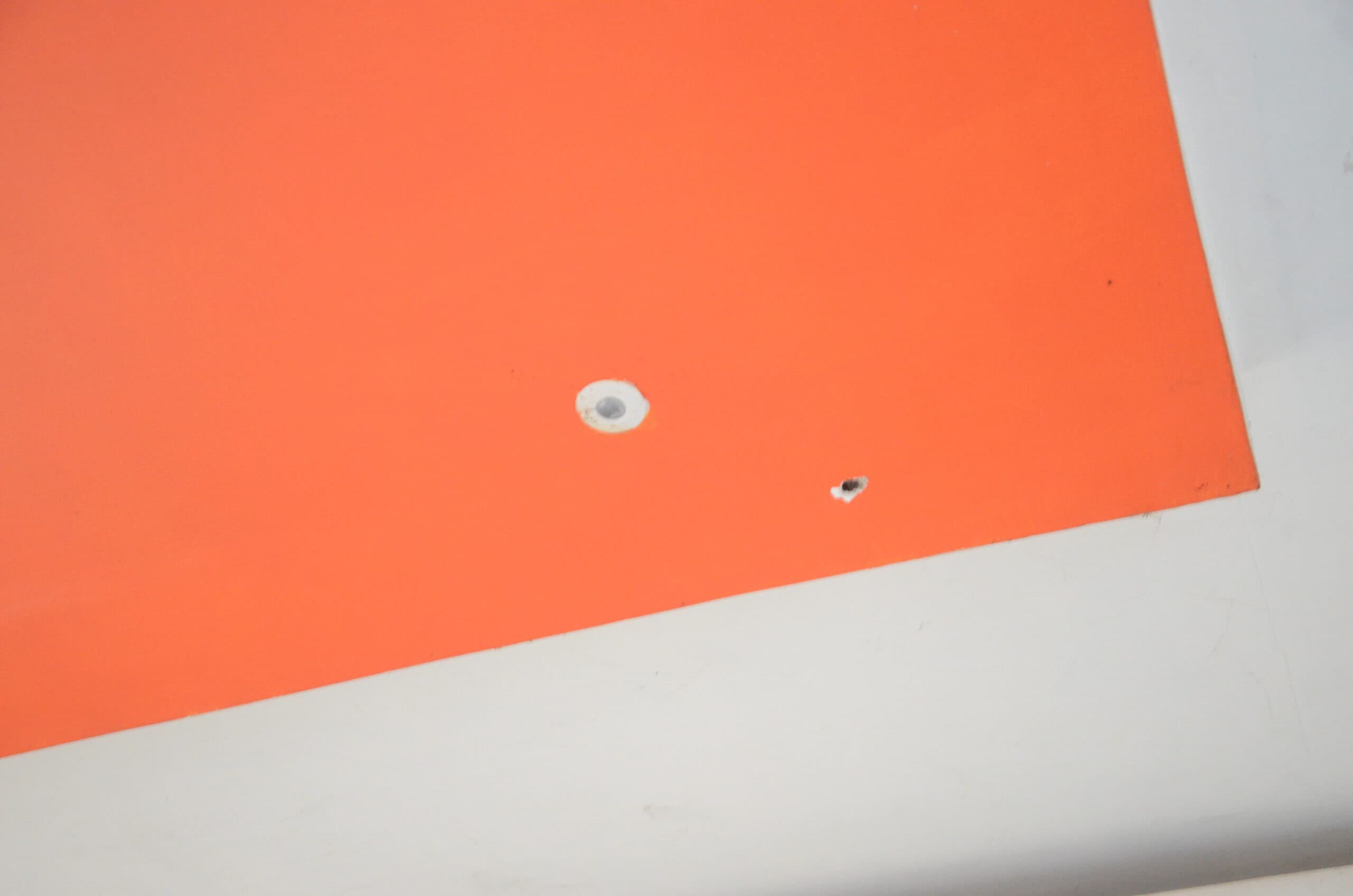 कारोबारी के घर पर तीन राउंड फायरिंग कर भागे बाइक सवार, घटना सीसीटीवी में कैद