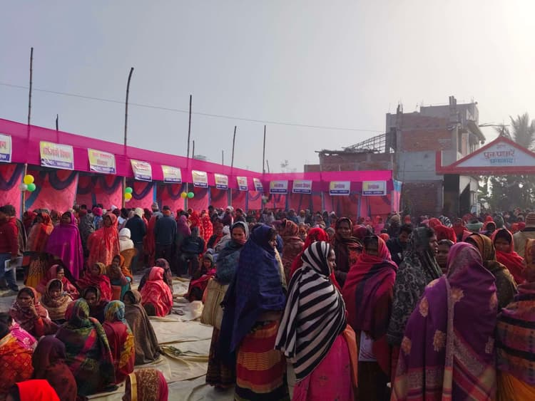 तेलिहार में आयोजित जनसंवाद कार्यक्रम में उमड़ी लोगों की भीड़