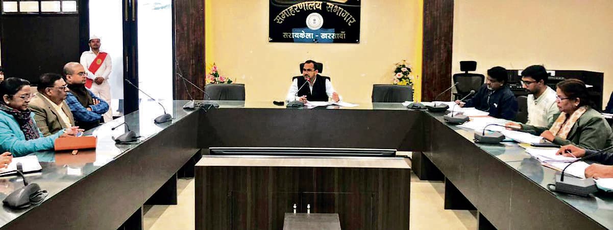 Seraikela Kharsawan News : धीमी प्रगति वाले लैंपस के एमओ व बीसीओ को शोकॉज