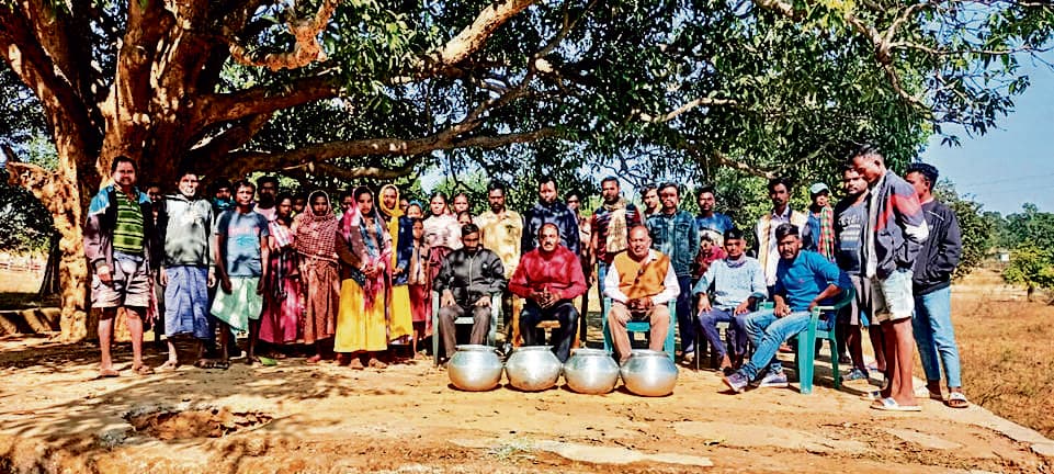 Chaibasa News :पेयजल संकट का समाधान नहीं हुआ, तो 15 दिन बाद एनएच जाम करेंगे ग्रामीण